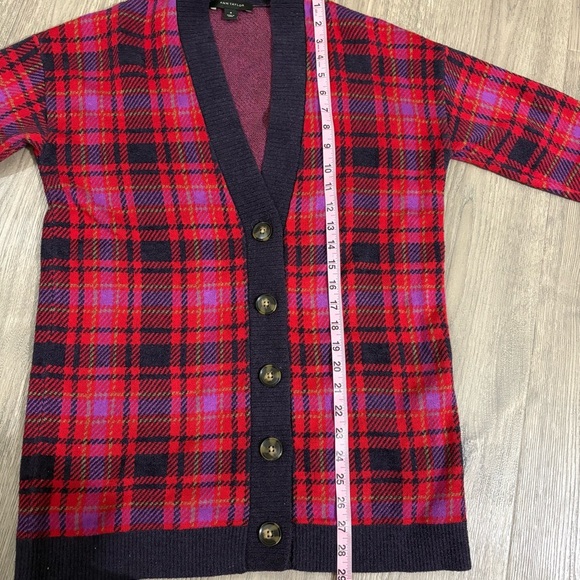 Ann Taylor Plaid Cardigan V Neck Red Purple Button Down Sz M Academia Preppy - Picture 9 of 11